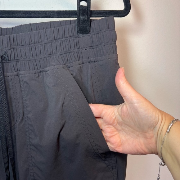 Eddie Bauer Womens Sightscape Horizon Pull-On Jogger Pants Black UPF Sz 8 Petite - Picture 4 of 15